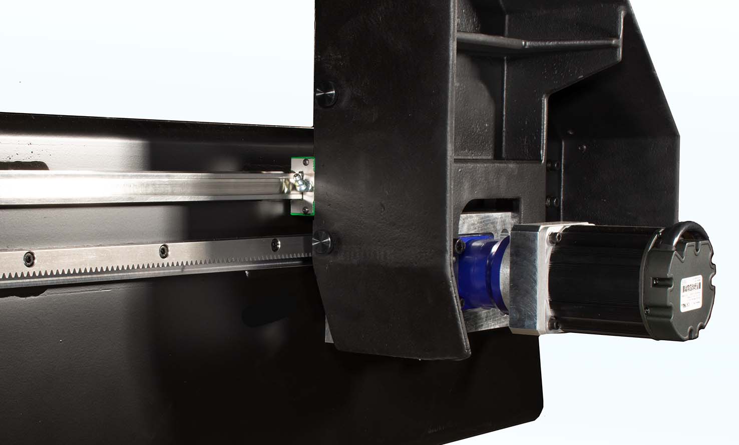 MultiCam fräsbord APEX3R - Helical kuggstång, smidiga rörelser och minimal friktion